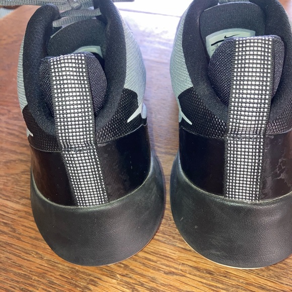 Nike Men’ Basketball Shoe - Picture 4 of 7